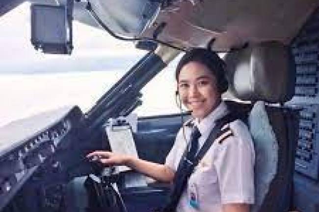 Perjalanan Pilot Cantik Kapten Monika Menggapai Cita Hingga Angkasa