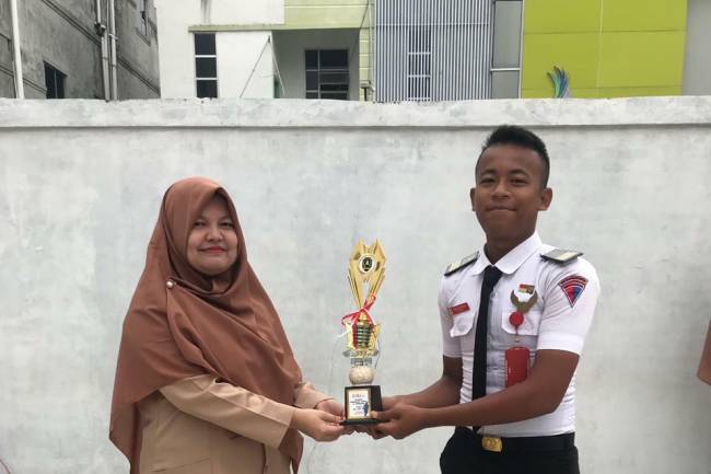 Pemenang Perlombaan 1 Muharram dan foto sosmed Hari batik Nasional Serta penyerahn piala Team Passus